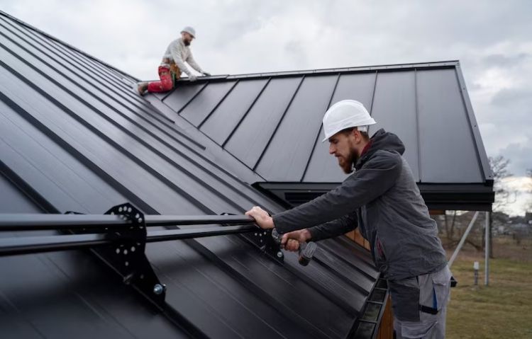 Icon representing roof repair services on the website.